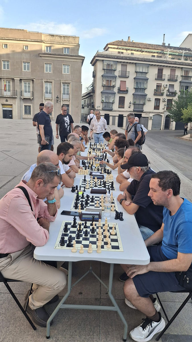 004 Ajedrez Callejero Plaza Santa Maria